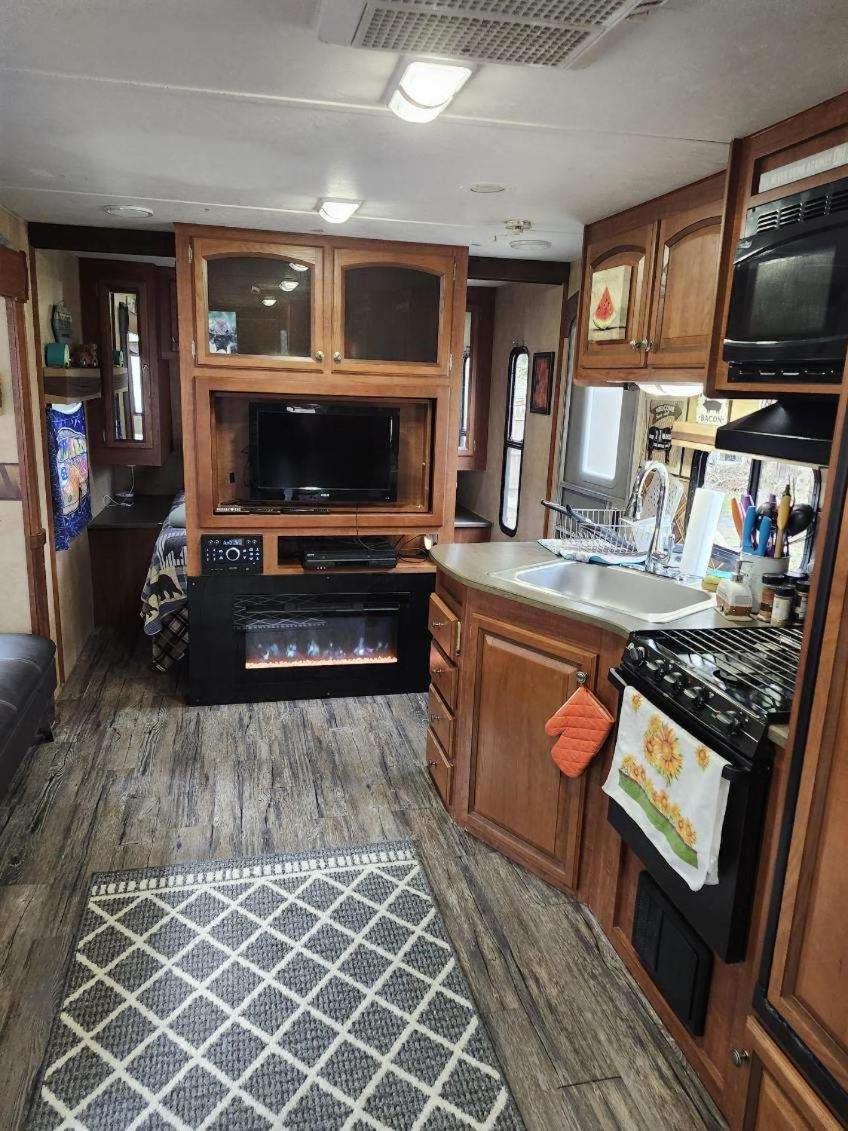 Hotel Rv Adventure Roscoe Pet Friendly Exteriér fotografie